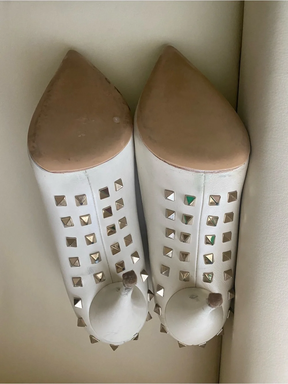 Valentino Garavani Cream White Leather Pointed-Toe Pumps Flaws